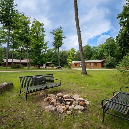 Madawaska Lodge-Cottage Esterno foto