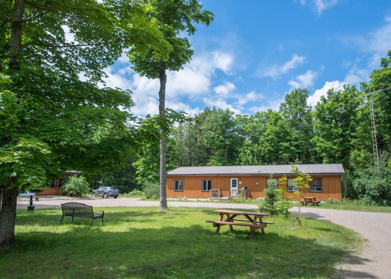 Madawaska Lodge-Cottage Esterno foto